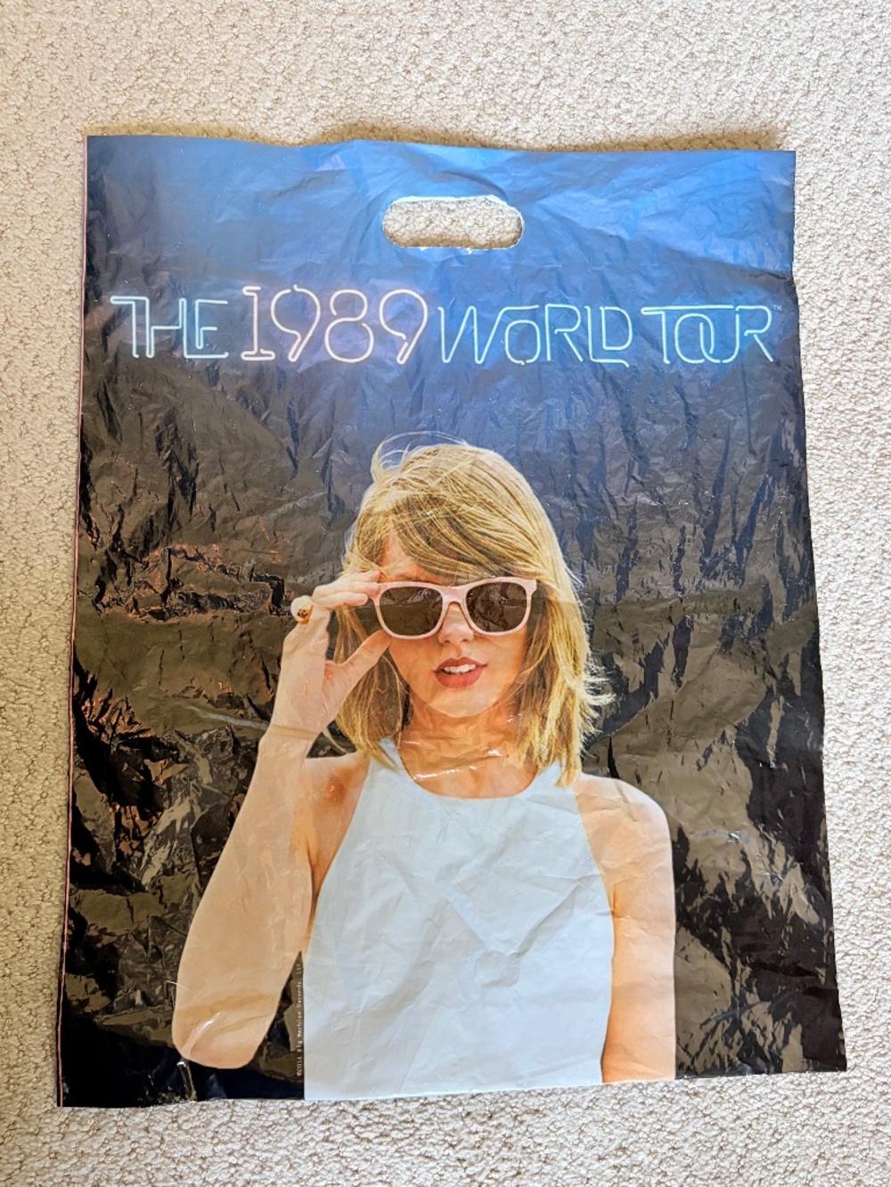 Taylor Swift The 1989 World Tour merchandise gift bag